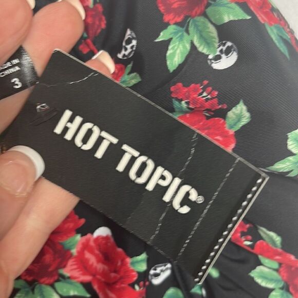 Hot Topic Roses & Skull Ruched High Waisted Swim Bottoms. Size 3 (3X). - Picture 12 of 12